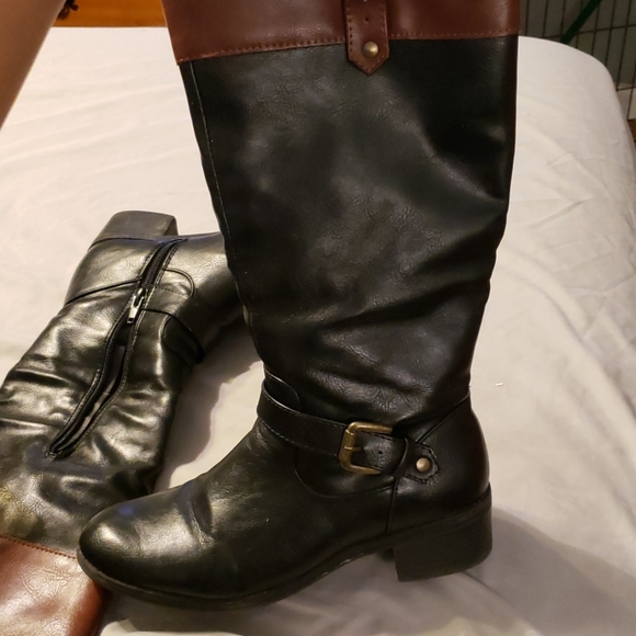Boots - Picture 2 of 5